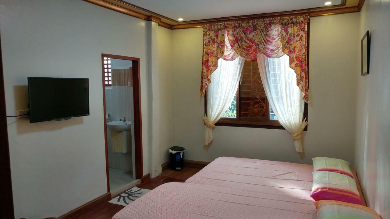 Hotel Casa Familya Batac Exterior foto